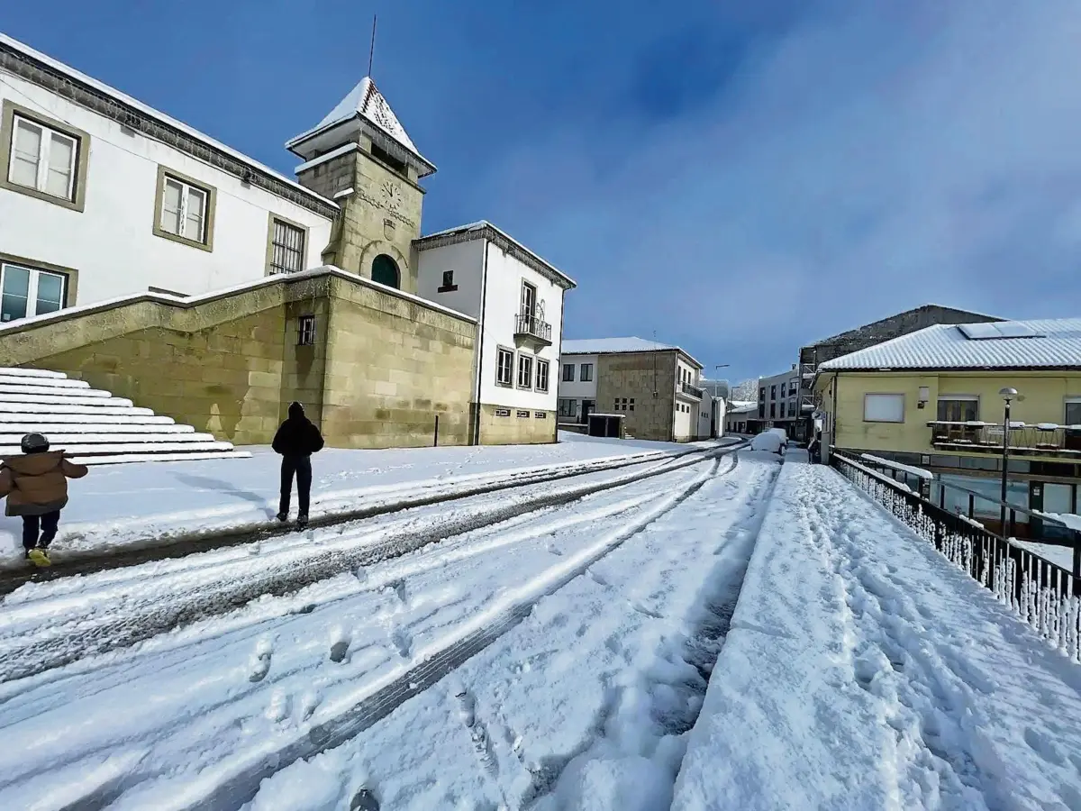 Carrazeda de Ansiães com um nevão como não se via há anos