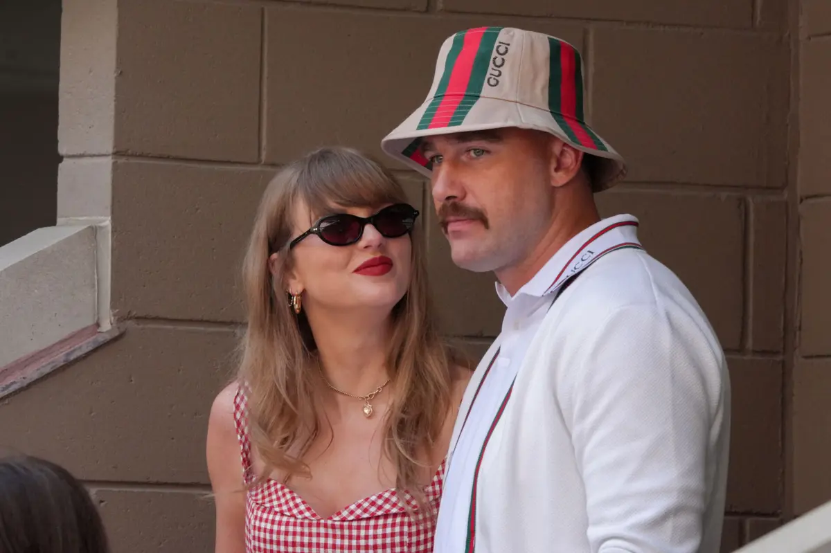 Imagem de contexto do artigo Taylor Swift e Travis Kelce exibem paixão na final do Open dos EUA