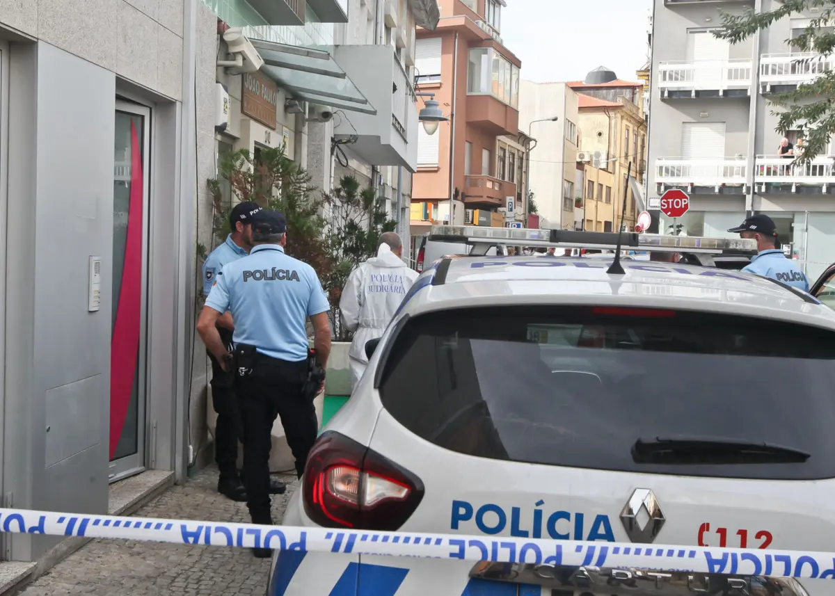 Polícias isolaram local do crime