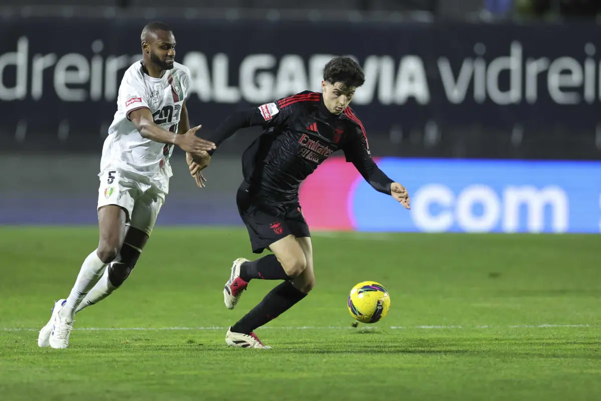 Manu Silva saiu lesionado no jogo contra o Moreirense