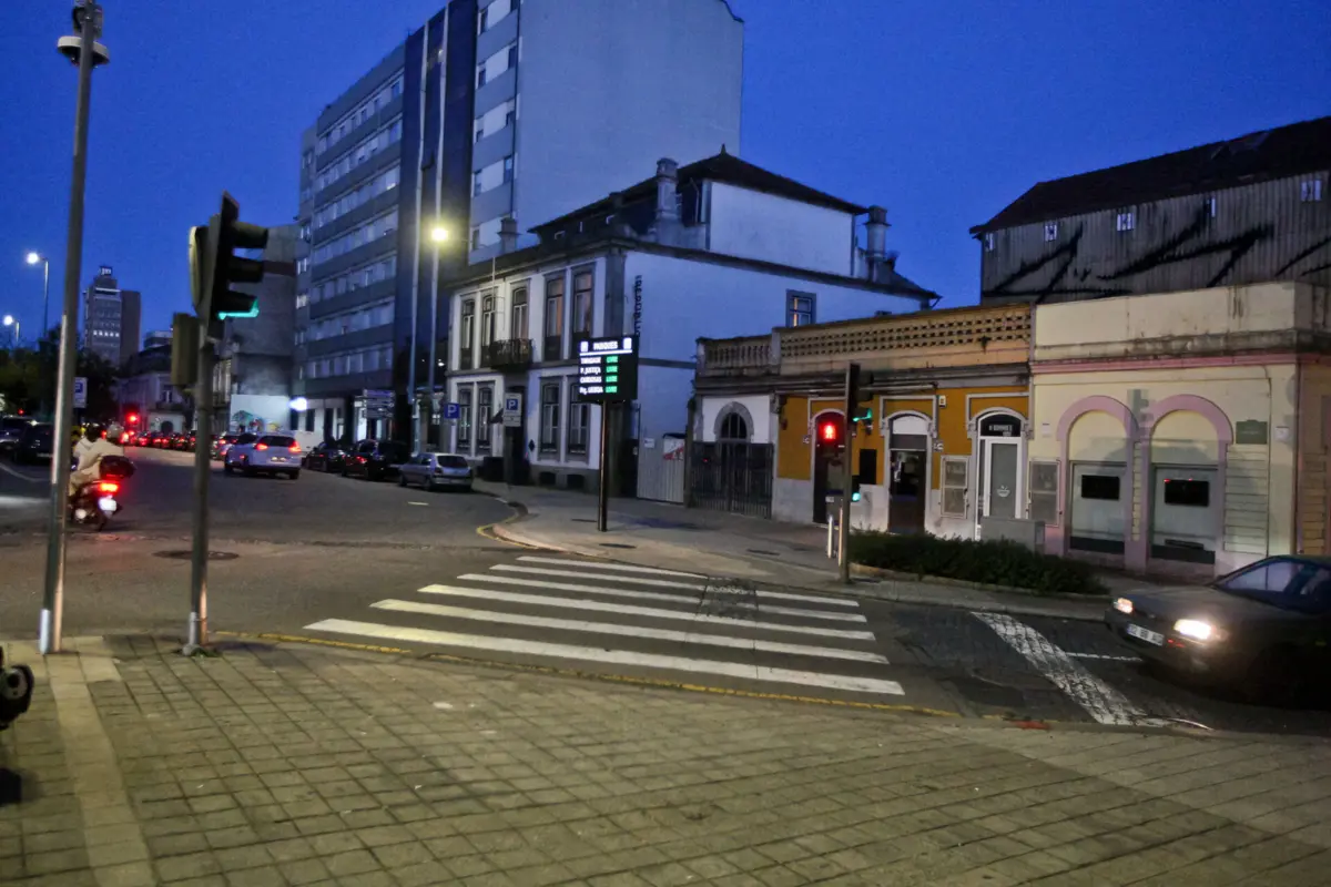 Agressão ocorreu perto do entroncamento com a Rua Mártires da Liberdade, no Porto.