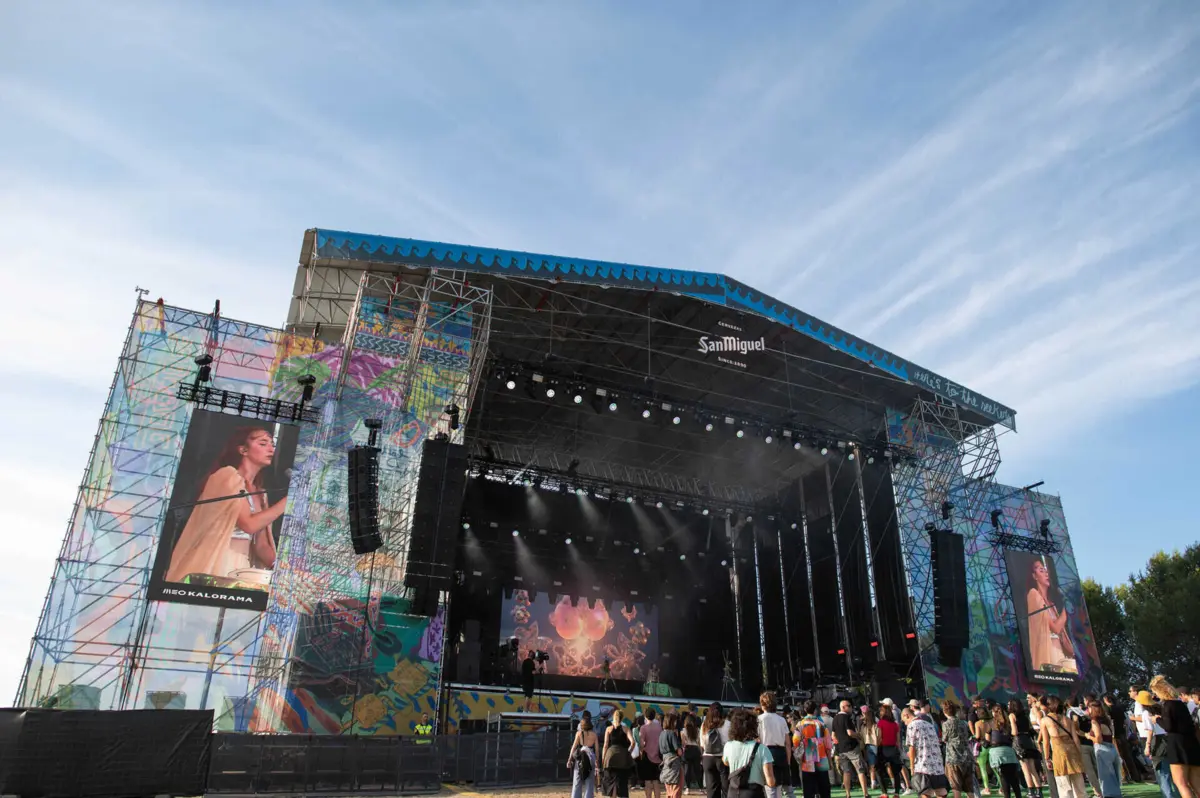 Emmy Curl, artista já reconhecida do público, trouxe ao Kalorama sons de folclore transmontano misturado com música celta.