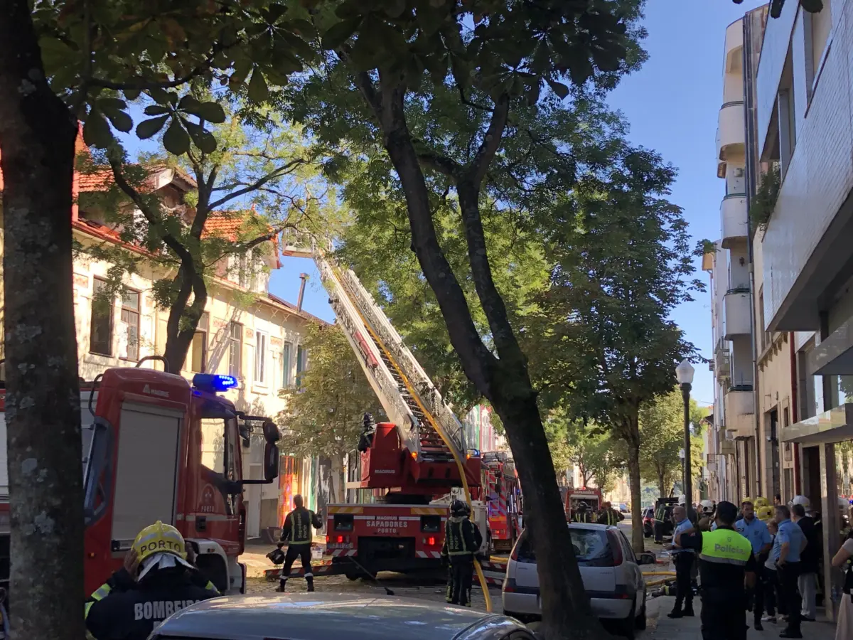 Imagem de contexto do artigo Nove desalojados após incêndio em prédio no Porto