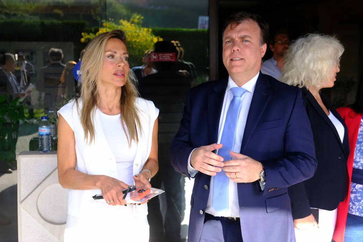 Joana Amaral Dias e Bruno Fialho entraram na sede da RTP para tentar participar no debate