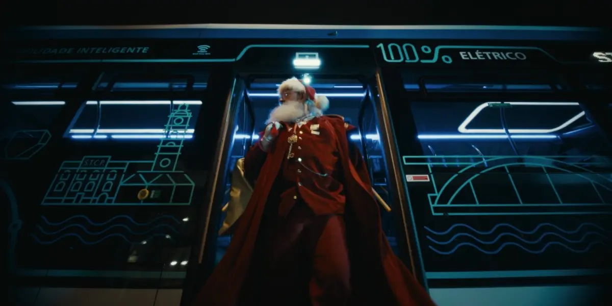 Autocarro vai estar aberto ao público de forma gratuita, sendo possível tirar fotografias com o Pai Natal