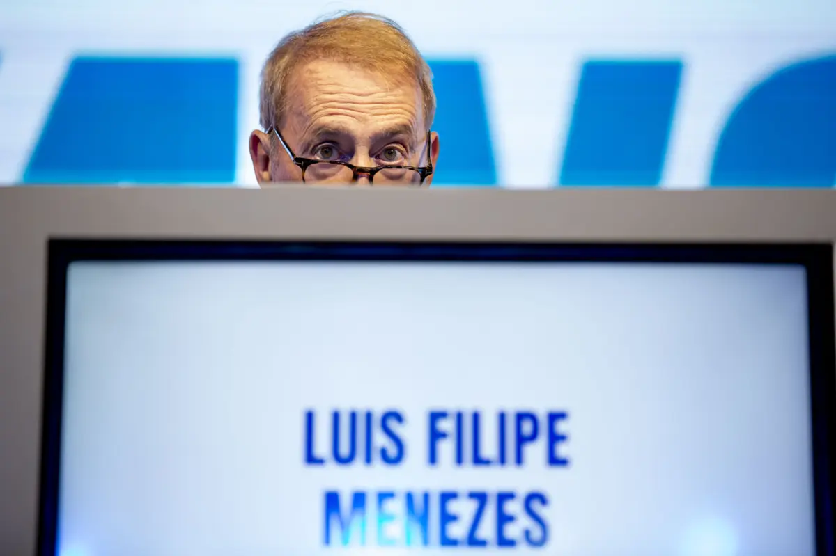 Menezes, eleito presidente da Câmara de Gaia, acusou Eduardo Vítor de ser o mandante de "criminosas cambalhotas", por, alegadamente, ter alterado pareceres técnicos para o prejudicar no licenciamento do projeto de uma casa