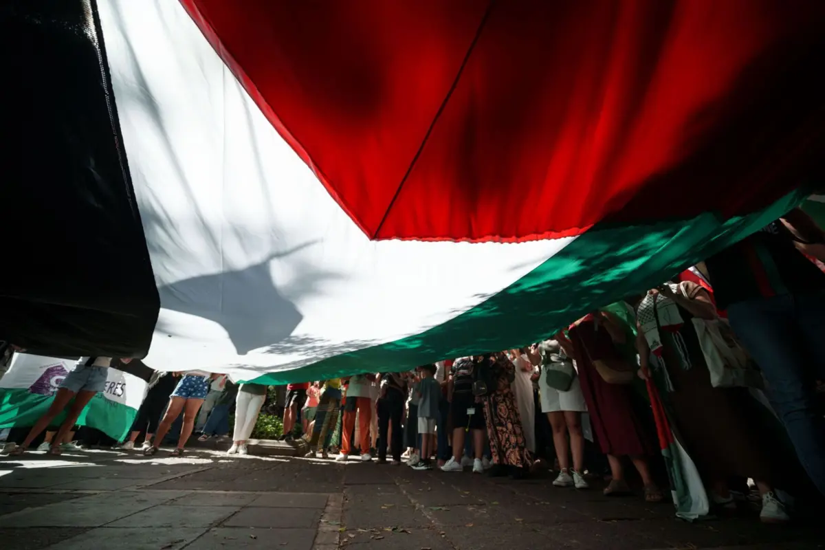 Centenas de milhares de pessoas saíram à rua em Espanha em manifestações de condenação de Israel, em defesa da Palestina