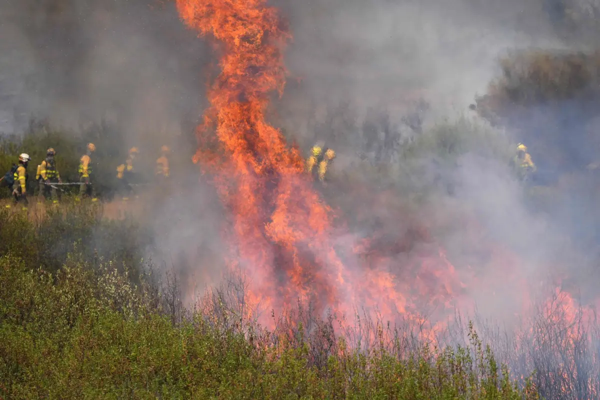 A série de incêndios em Espanha coincide com a onda de calor que entrou hoje no 12.º dia