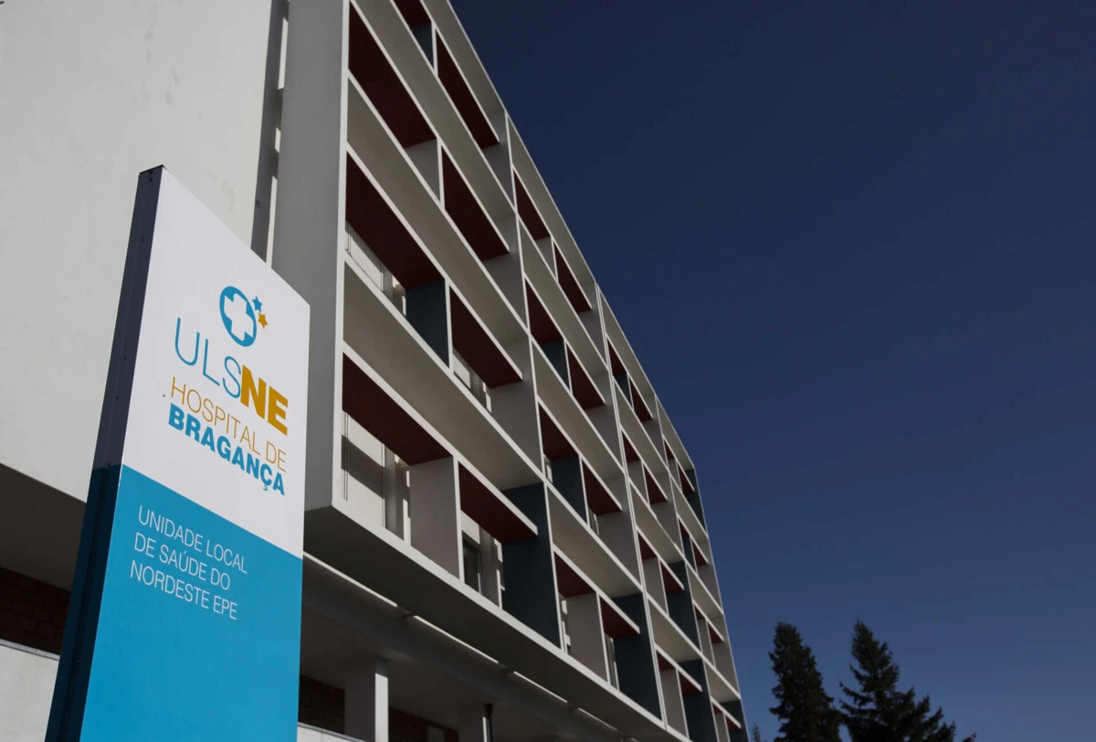 Vítima foi transportada para a urgência do hospital de Bragança