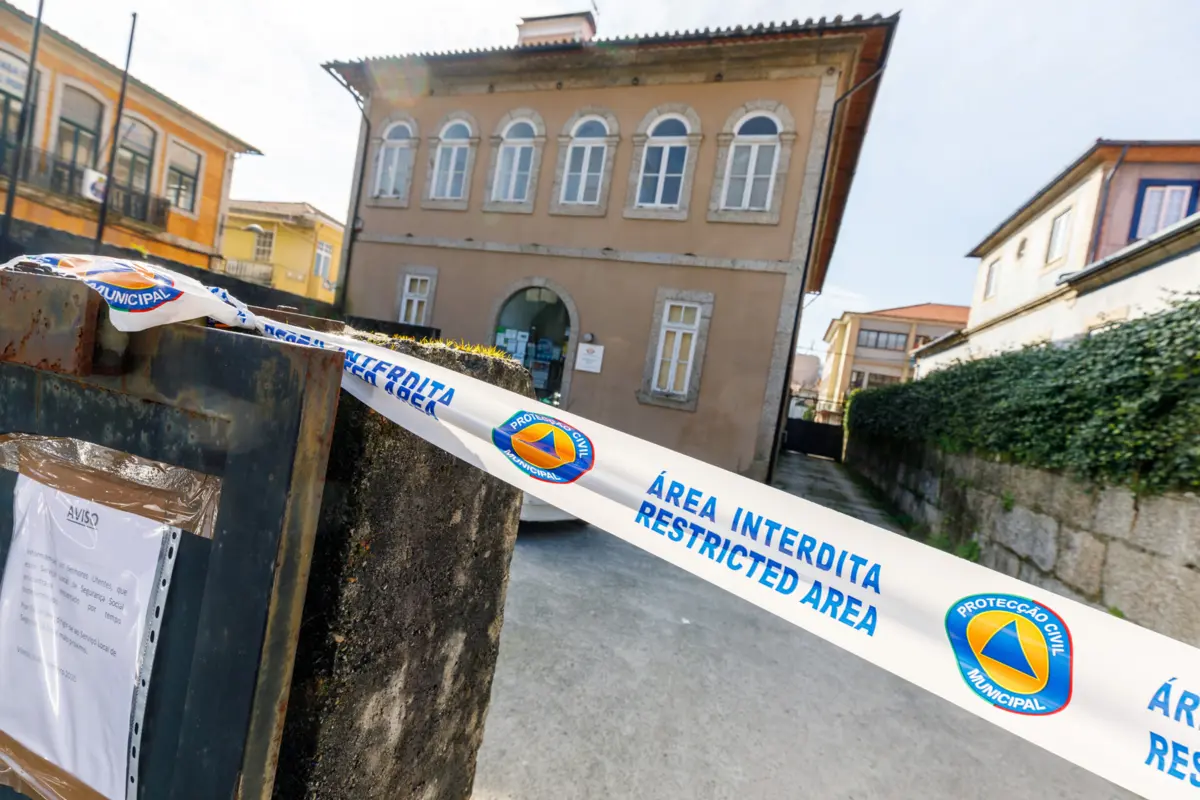 A plataforma disponibiliza informação sobre, por exemplo, situações de emergência em curso, como inundações, incêndios ou outros acidentes