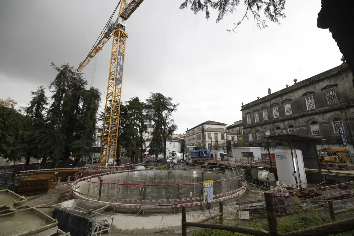Zona do Carregado, em obras, recebeu esta terça-feira a visita de Ilda Figueiredo, da CDU