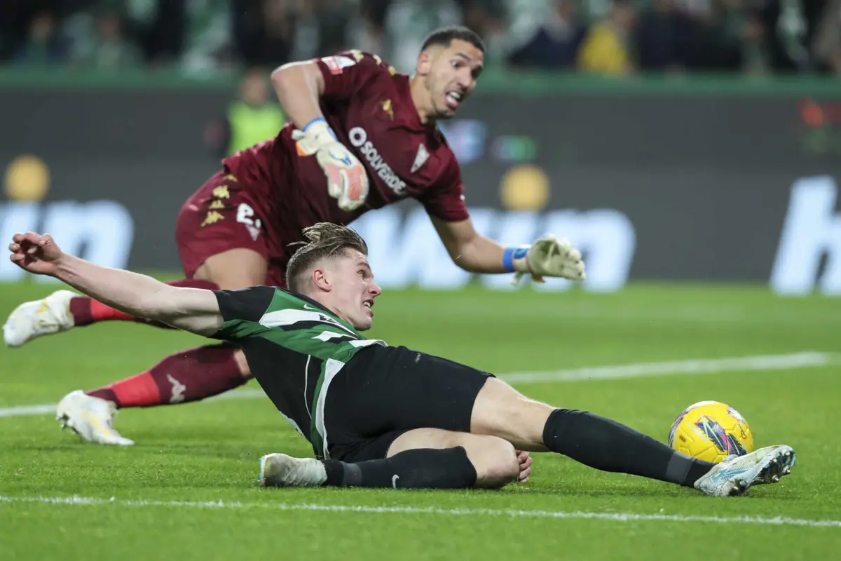 Gyokeres ainda tentou marcar no lance de que resultou o penálti que transformou no terceiro golo dos leões