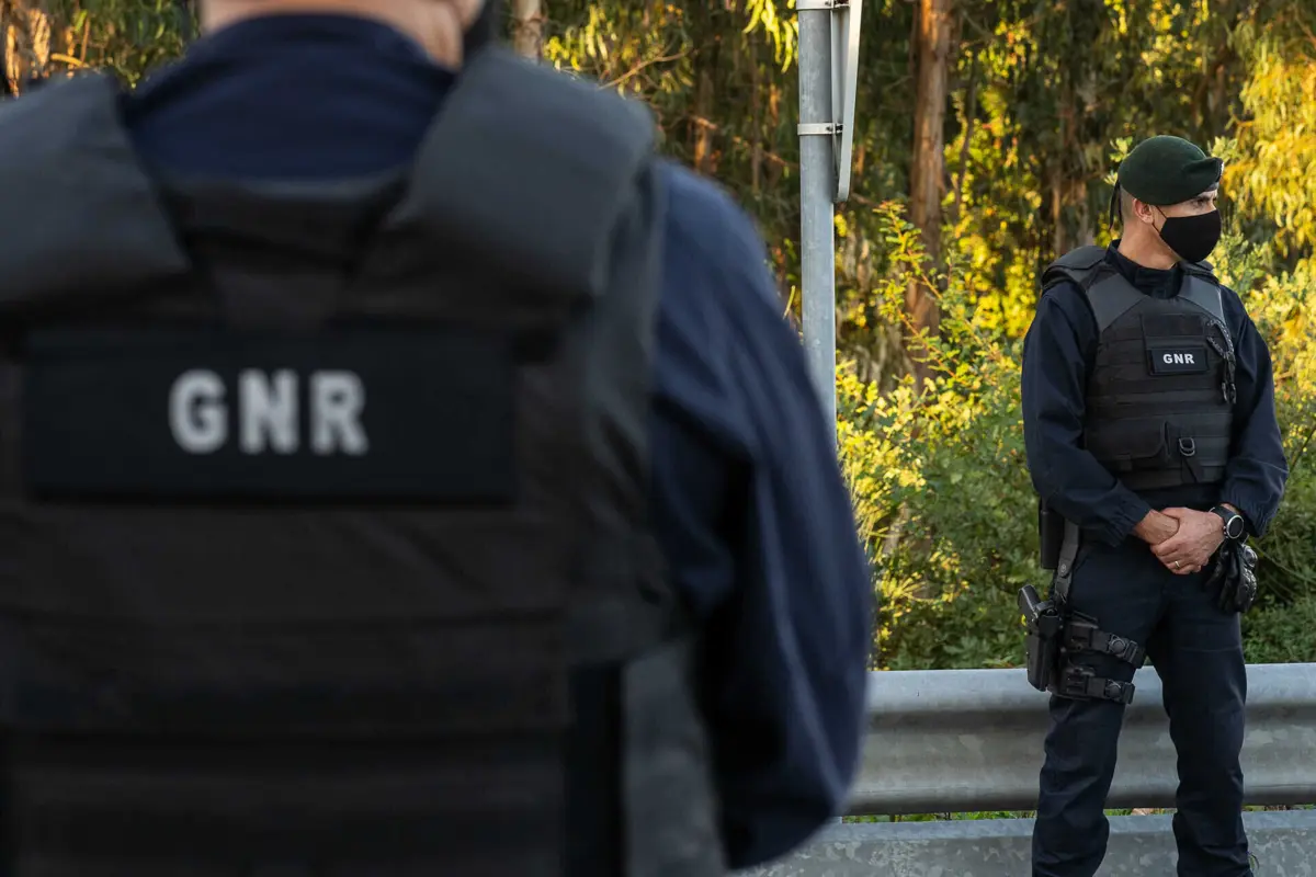 GNR deteve homem por esfaquear a companheira