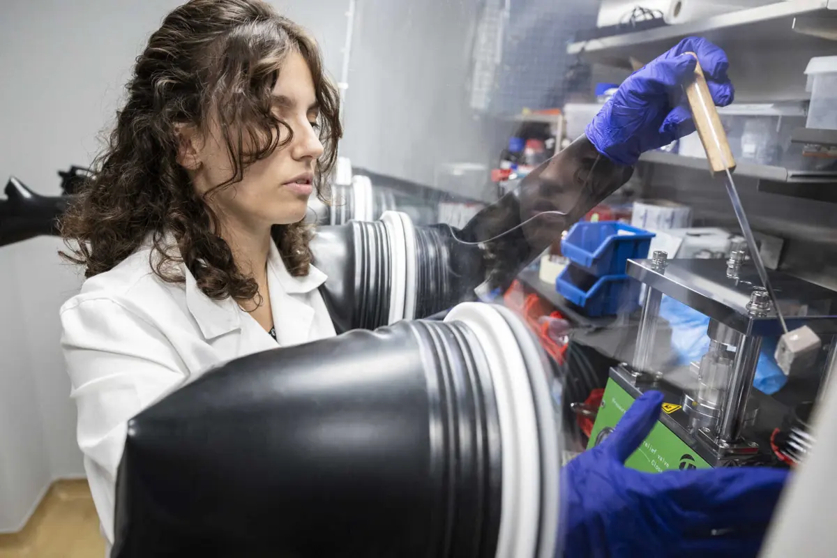 Baterias de sódio são mais baratas, seguras e sustentáveis do que as de lítio