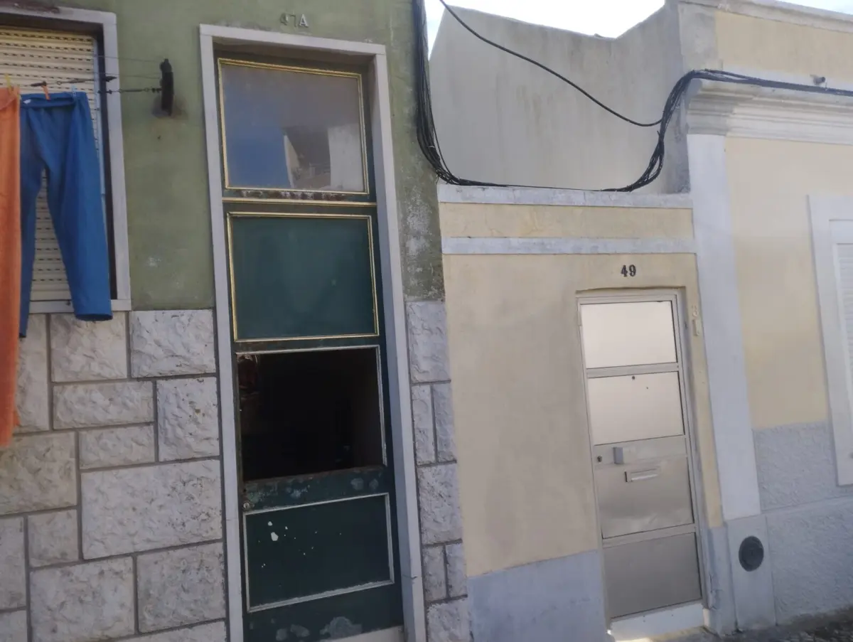 Imagem de contexto do artigo Homem morre em casa após ter ligado para o 112 e não ter recebido ajuda médica