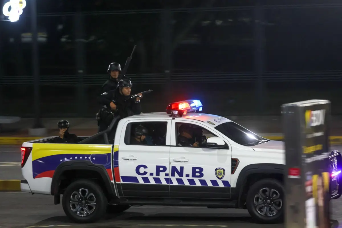 Ruas de Caracas após ataque dos EUA durante a madrugada