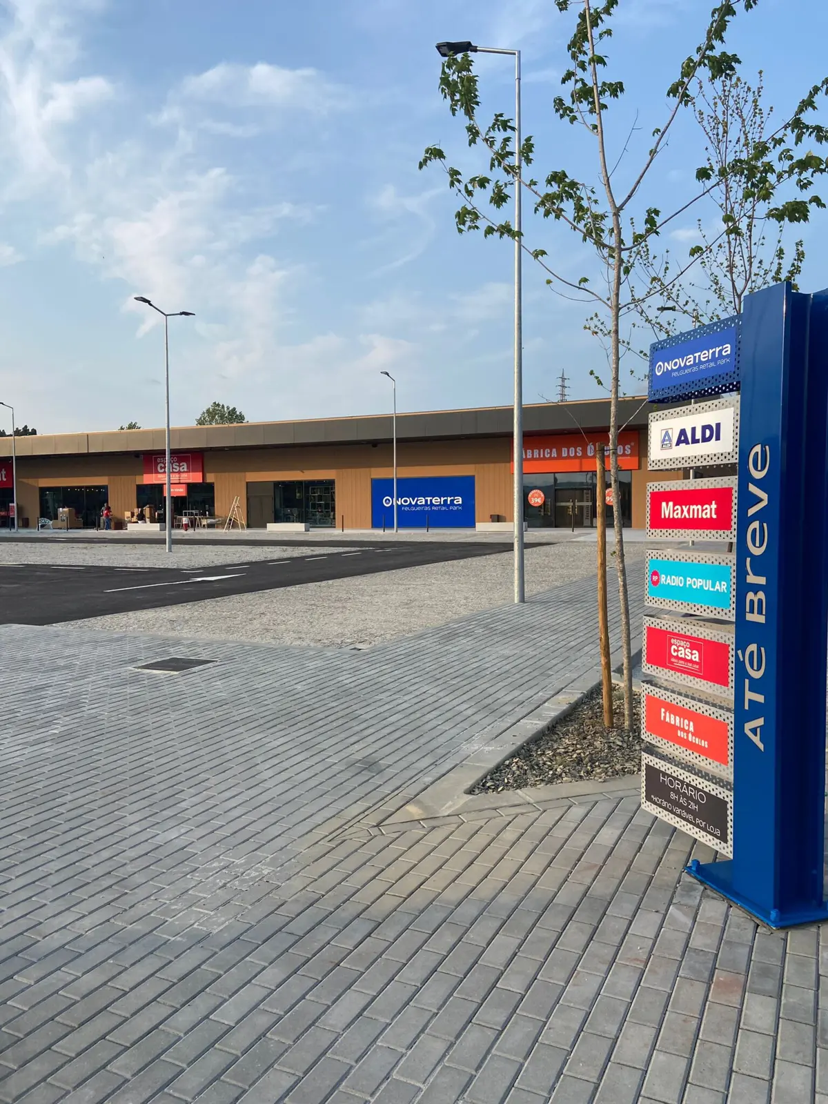 Situado na Avenida Dr. Ribeiro de Magalhães, n.º 294, em Felgueiras, o Nova Terra Felgueiras Retail Park vai dar vida às antigas instalações da fábrica têxtil da Belcor
