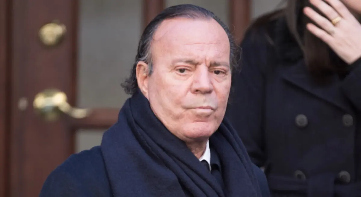 Acusado de assédio e agressão sexual, Julio Iglesias diz que falará quando for oportuno e que a verdade será esclarecida.