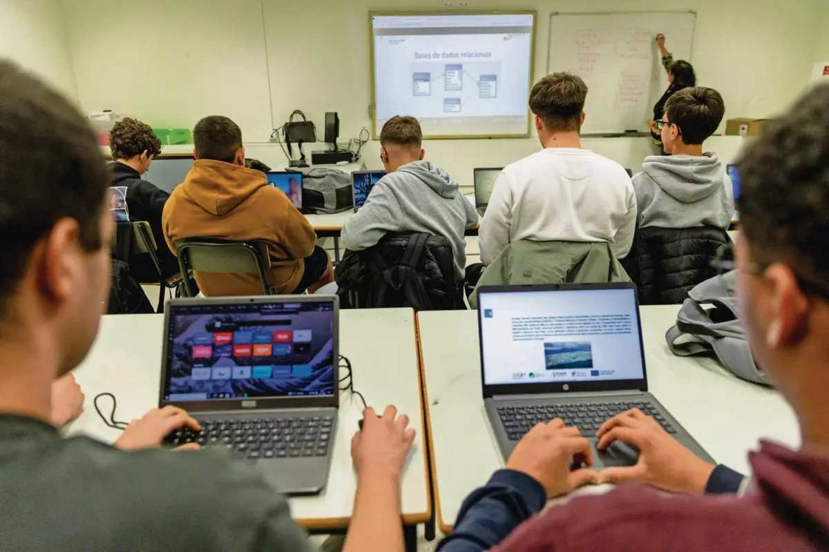 Maior grupo em PLNM são alunos de nacionalidade portuguesa, filhos de imigrantes