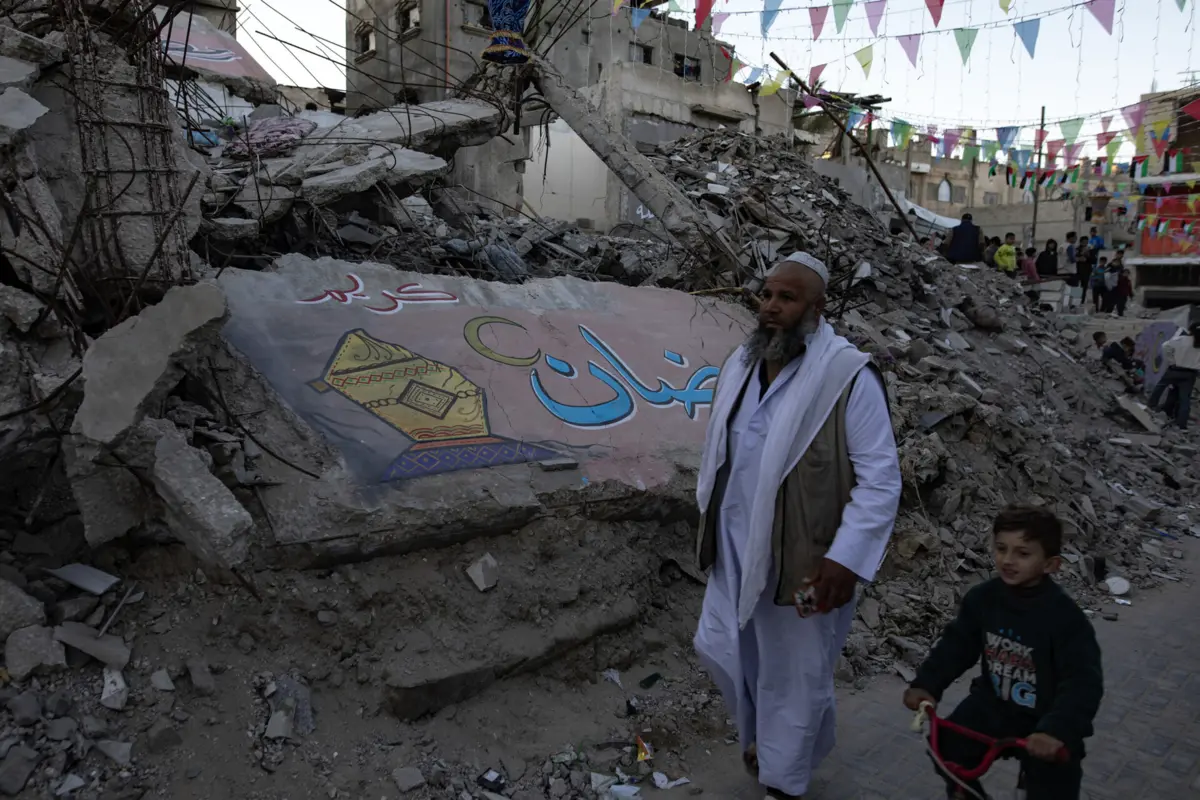 Gaza destruída inicia celebração do Ramadão