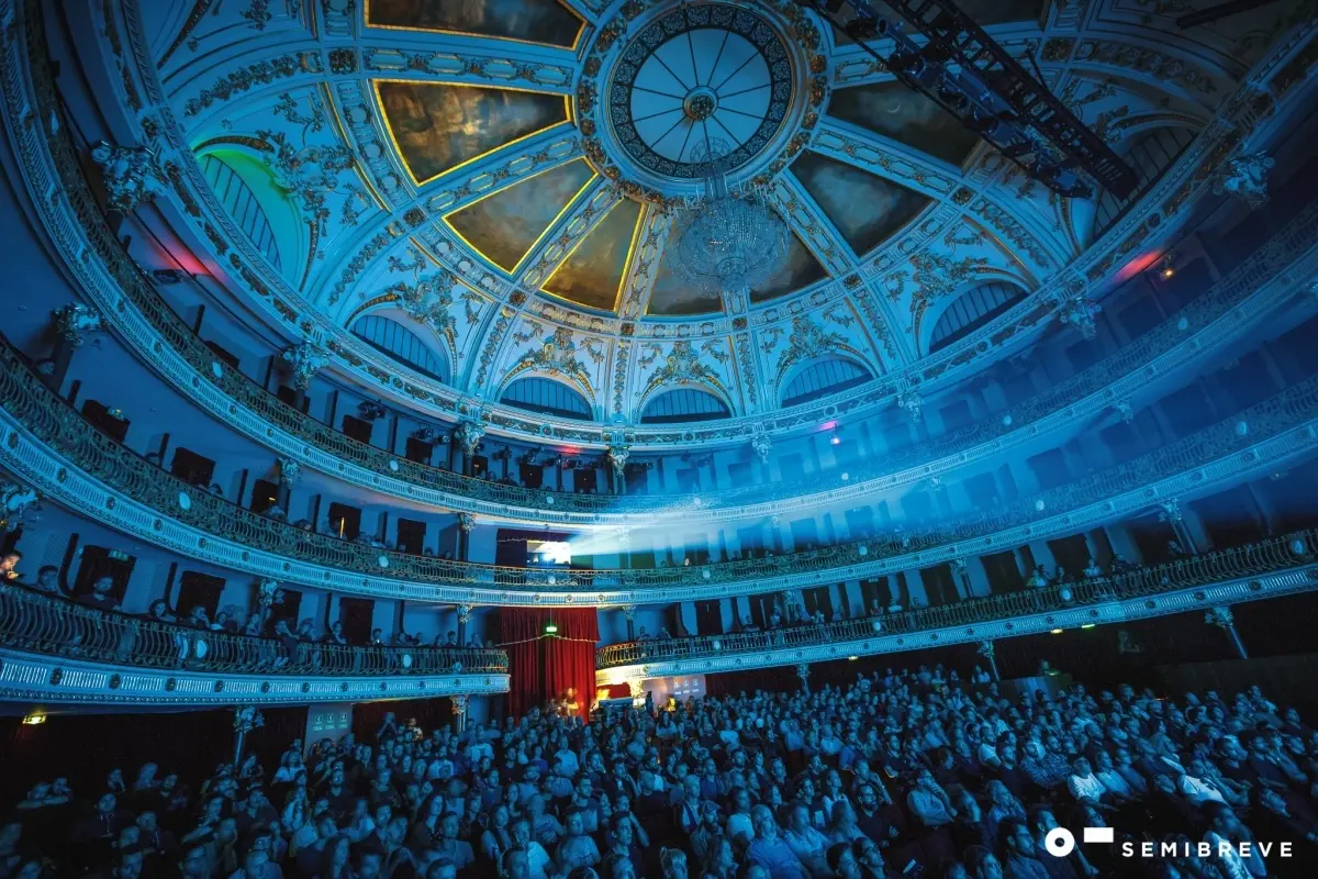 Sexta-feira, às 21.30 horas, Theatro Circo de Braga acolhe Rafael Toral e o seu novo espetáculo "Traveling Light"