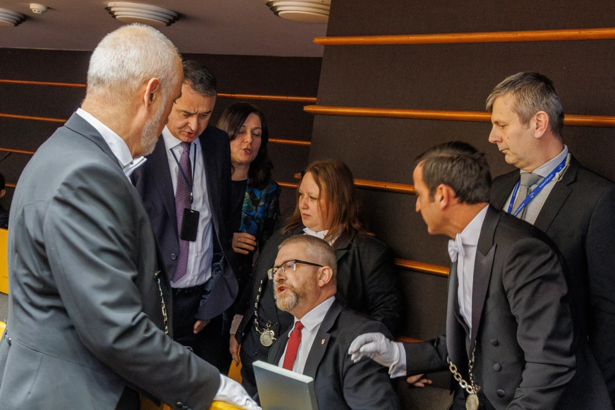 Imagem de contexto do artigo Eurodeputado polaco interrompe minuto de silêncio por vítimas do Holocausto