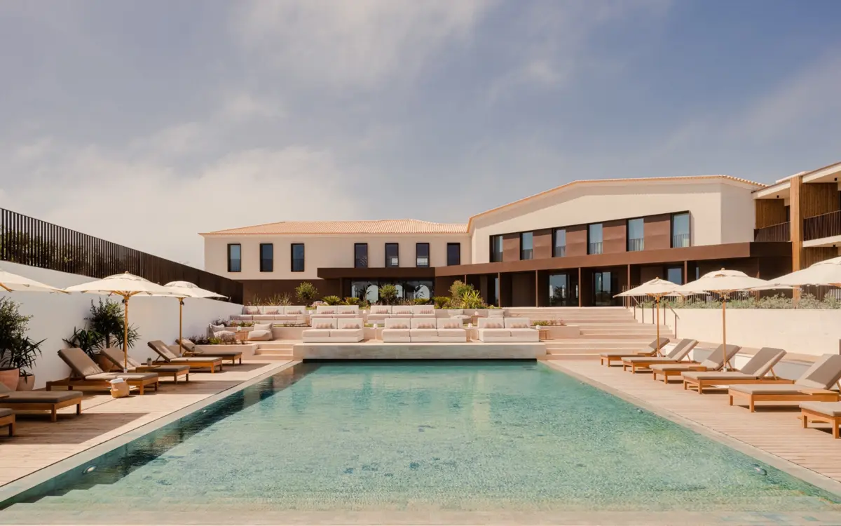 Imagem de contexto do artigo Hotéis pet-friendly: Aethos Ericeira, descanso a oeste com vista mar