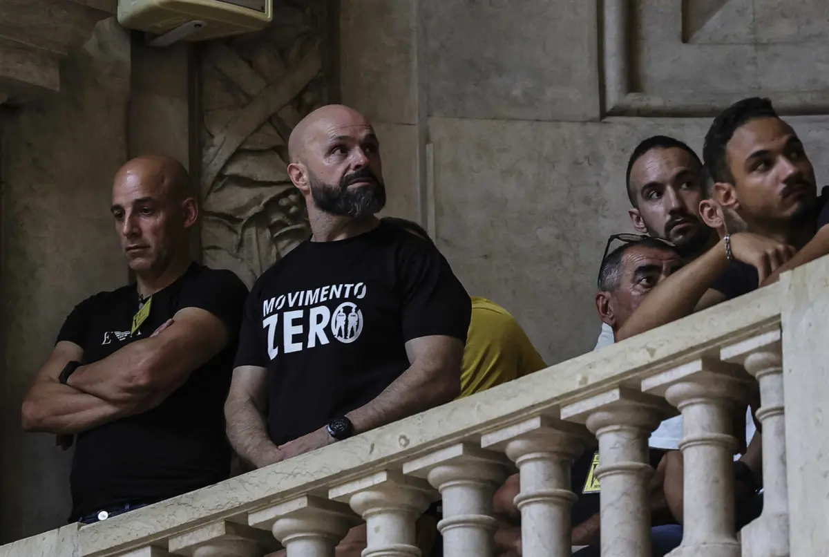 Cerca de 150 polícias e guardas ainda aguardavam para entrar