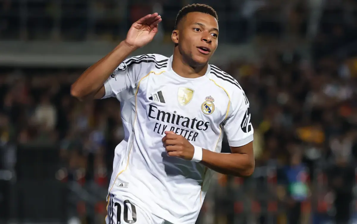 Mbappé marcou um hat-trick ao Kairat Almaty