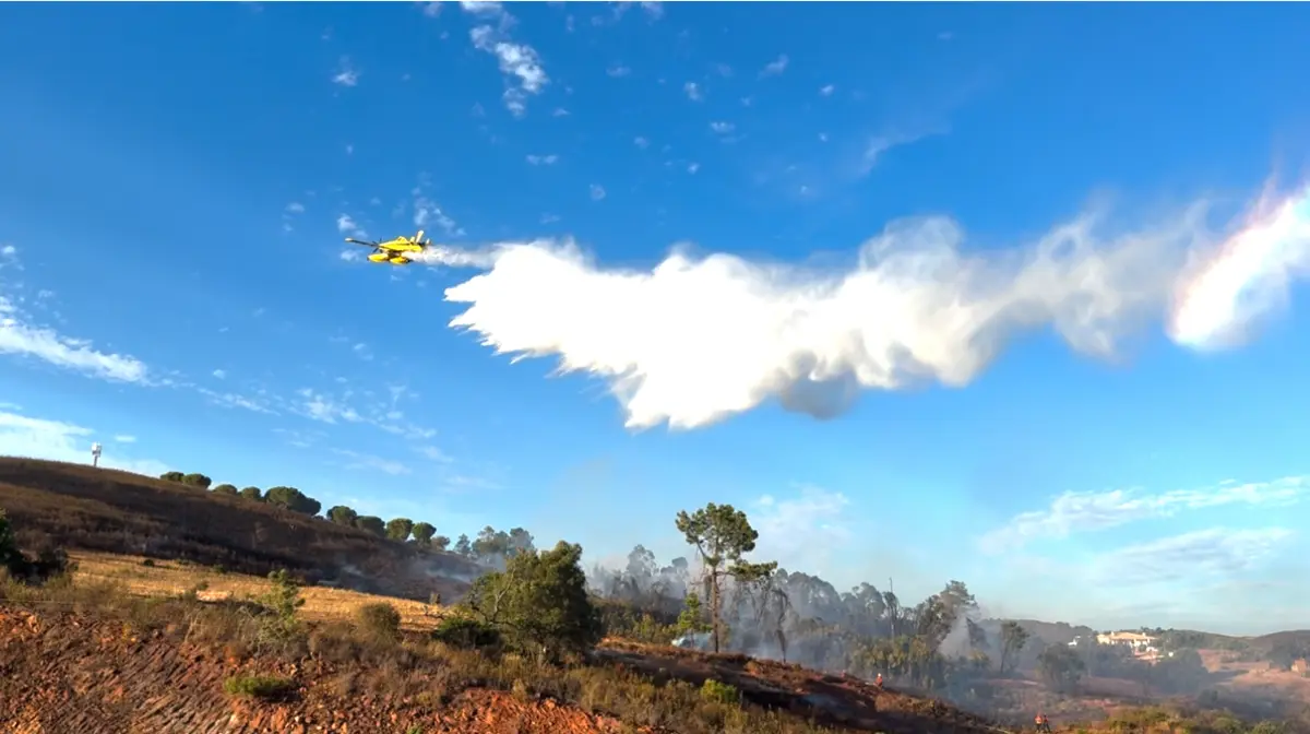 O suspeito usou a mota de um familiar