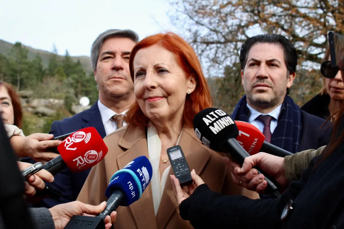 Ministra diz que a REN vai desviar traçado de linha de alta tensão das populações “em diálogo com municípios”