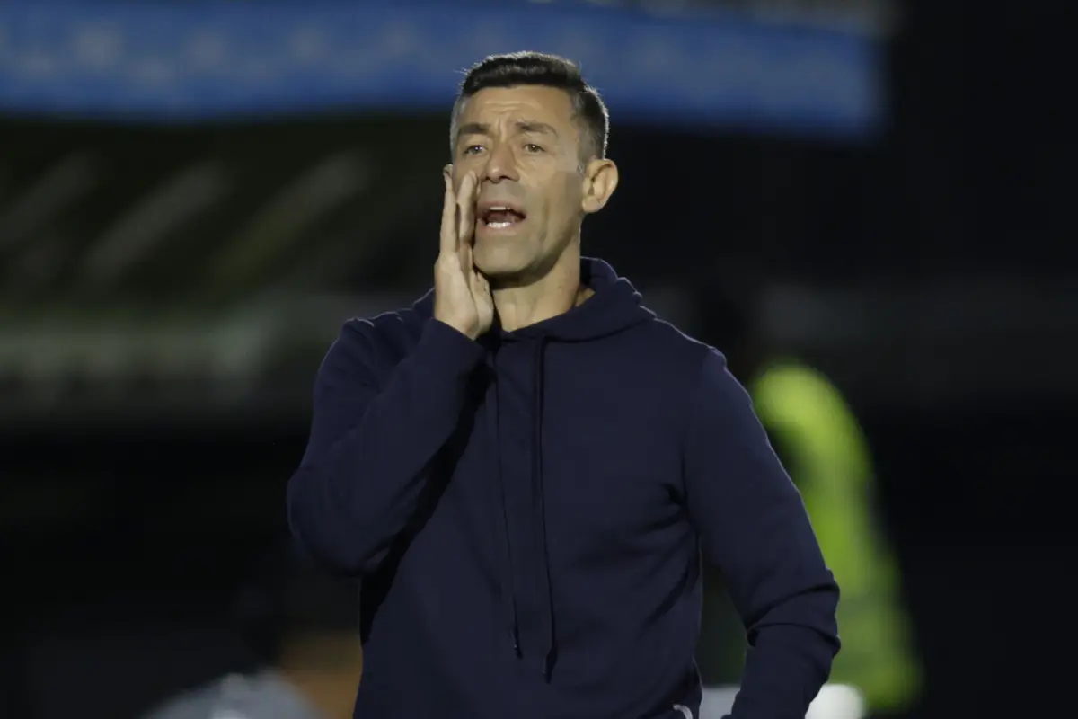 Pedro Caixinha vai orienta o Santos em 2025