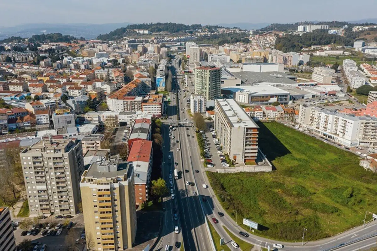 Avenida Padre Júlio Fragata é uma das vias por onde passará o metrobus e que será reformulada