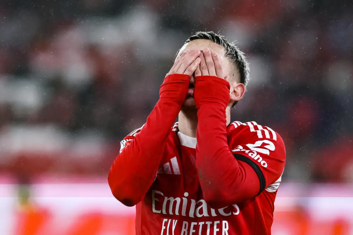 Prestianni viveu um momento tenso na concentração do Benfica