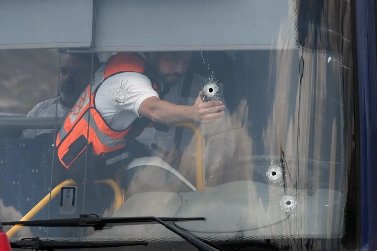 O exército israelita anunciou o envio de soldados para a zona do ataque e também para os arredores da capital da Cisjordânia, Ramallah