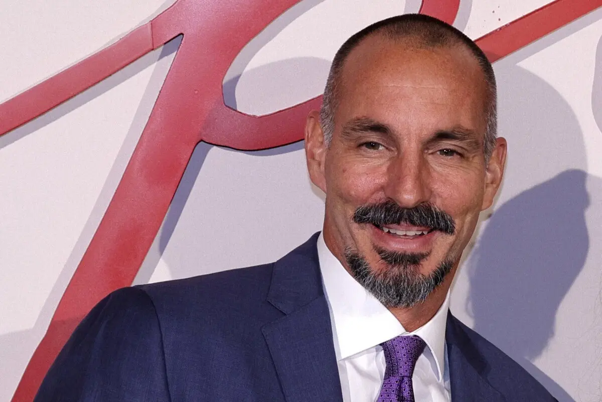 Ao suceder ao pai, príncipe Karim Aga Khan IV, Rahim torna-se o 50.º Imã hereditário dos muçulmanos ismaelitas