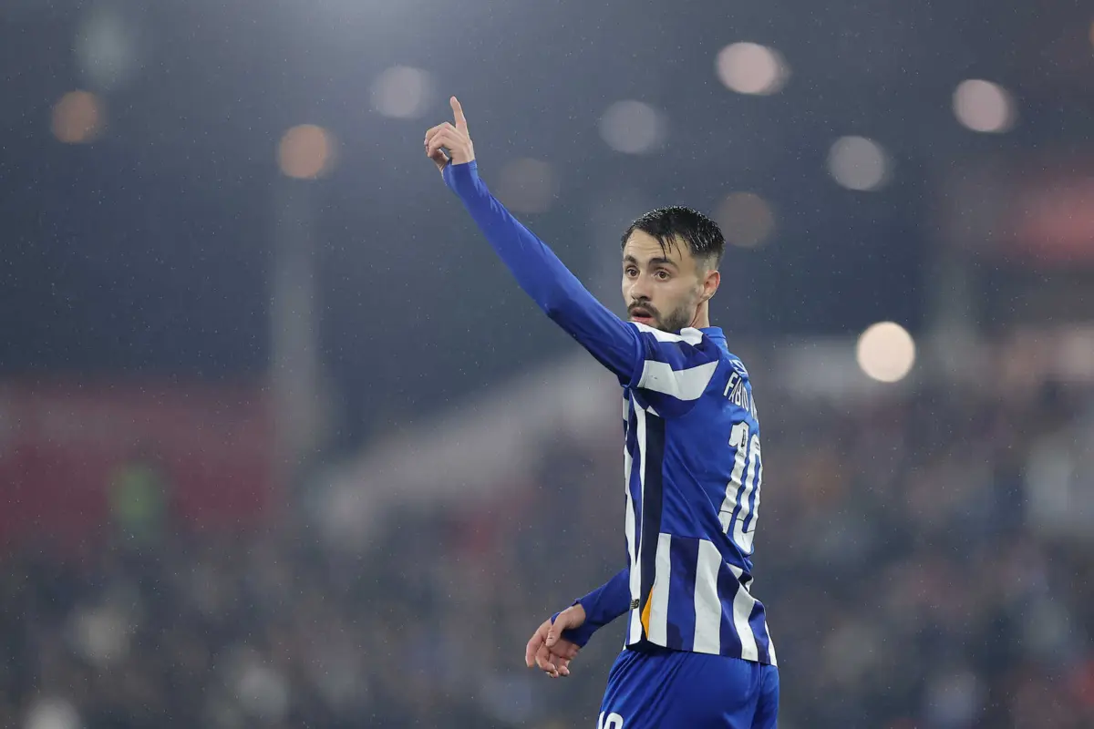 Fábio Vieira foi emprestado pelo Arsenal ao F. C. Porto até ao final de 2024/25