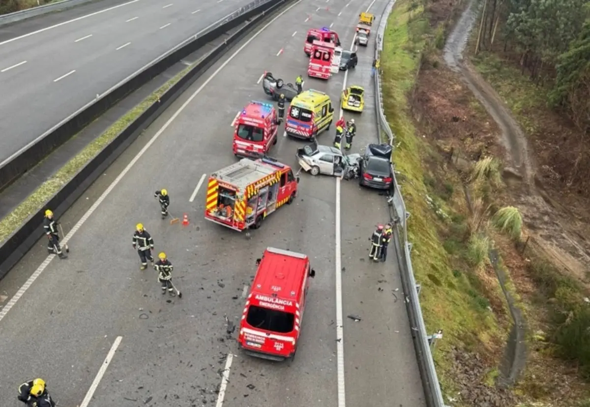 No local estão vários meios de socorro
