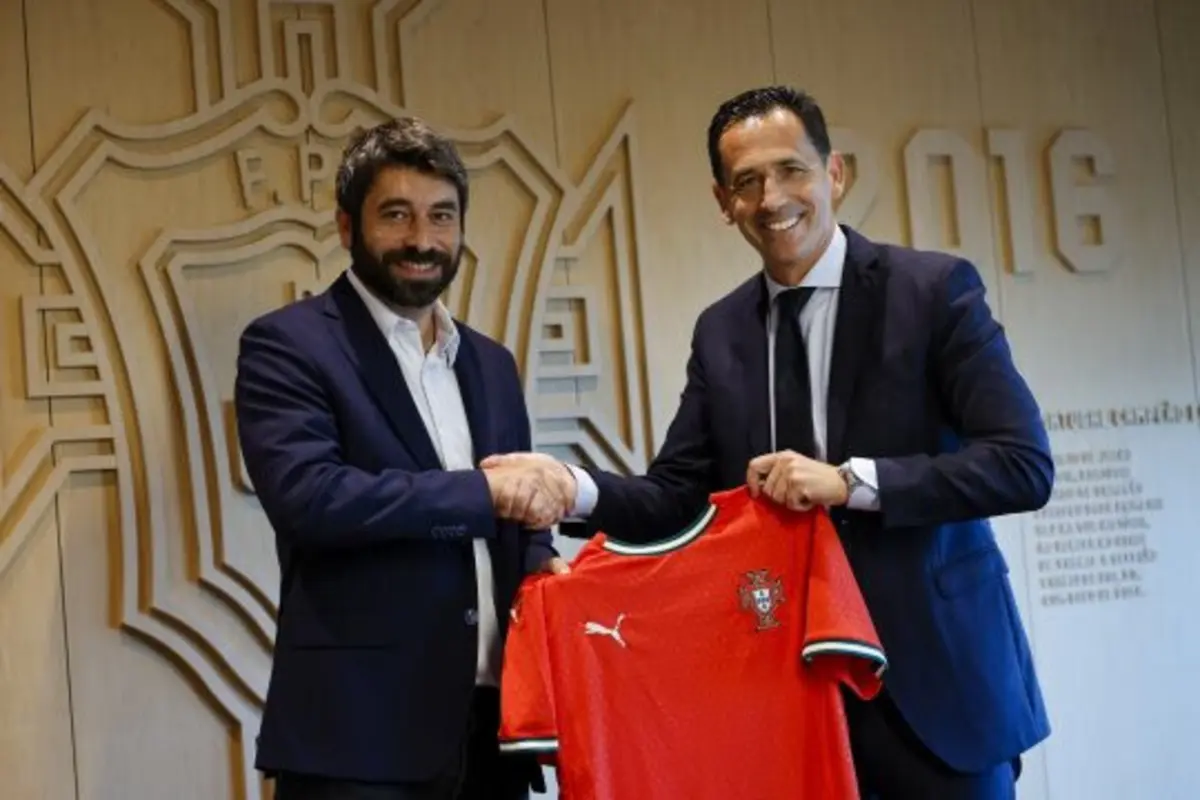 Luís Freire apadrinhado por Pedro Proença, presidente da FPF