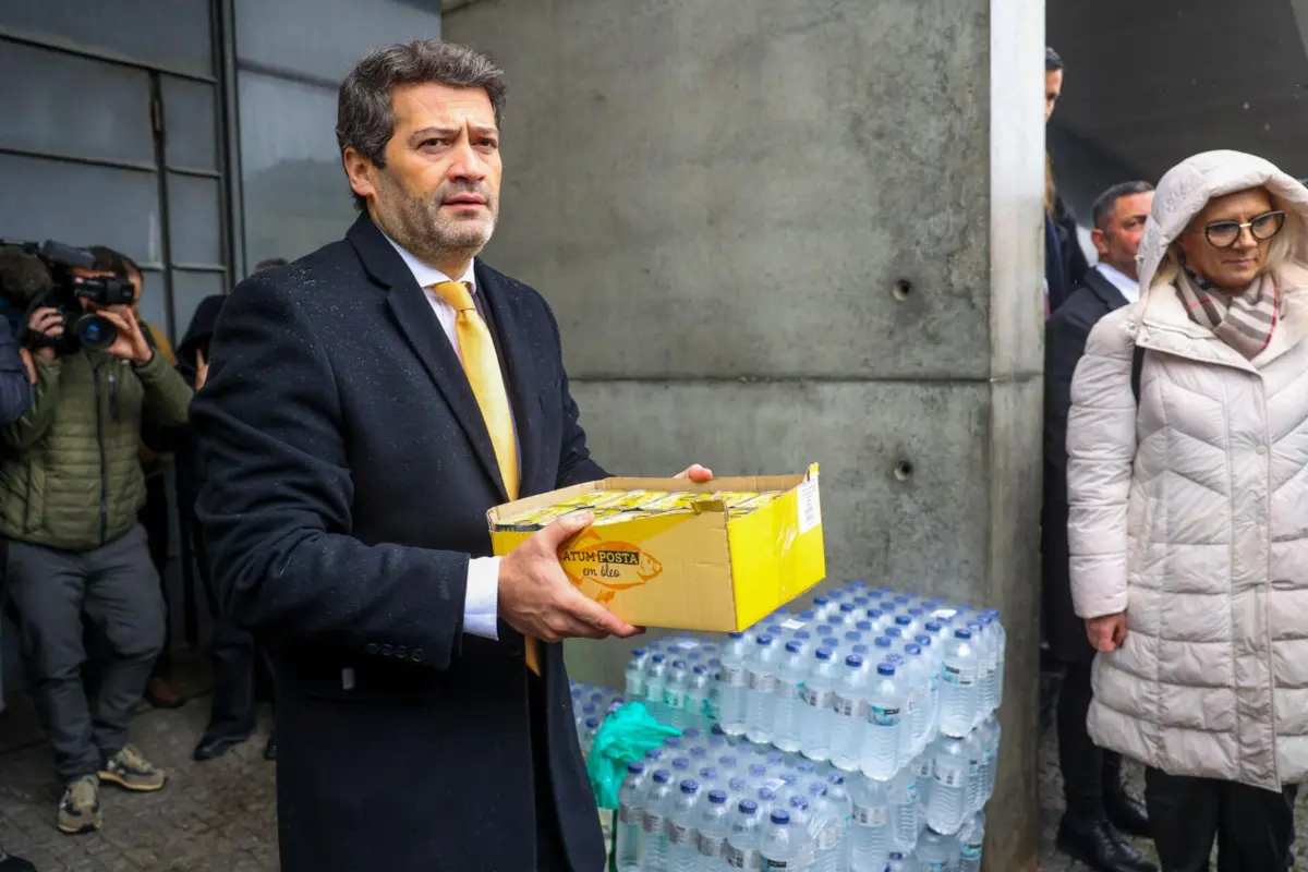 Fotografias mostram que chovia em Espinho, mas que não era a "chuva torrencial" que o Chega inseriu digitalmente no vídeo partilhado nas redes sociais