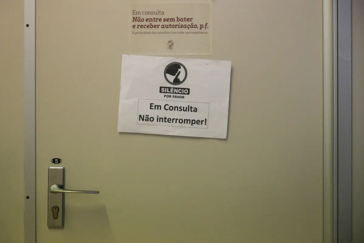 Para as ordens, a psicoterapia só pode ser praticada por profissionais de saúde, que além da formação base devem adquirir competências específicas na área