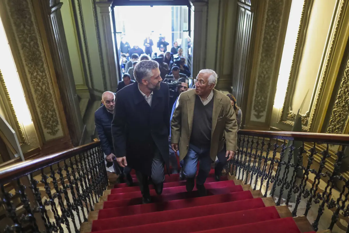 Pedro Nuno Santos e António Costa reuniram-se este domingo na sede do PS, em Lisboa