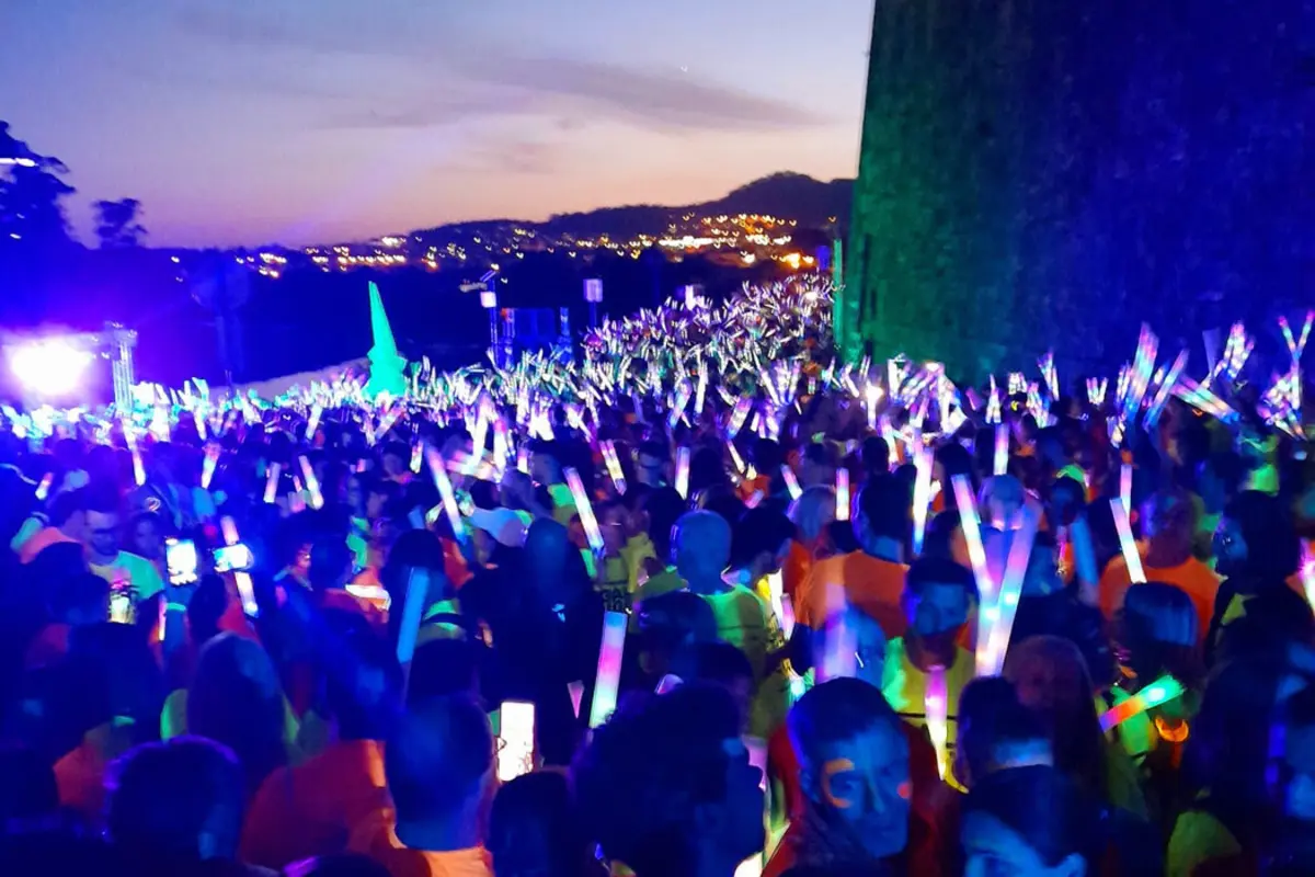 Imagem de contexto do artigo Corrida, comida e bebida. Quatro mil pessoas iluminaram as ruas de Barcelos