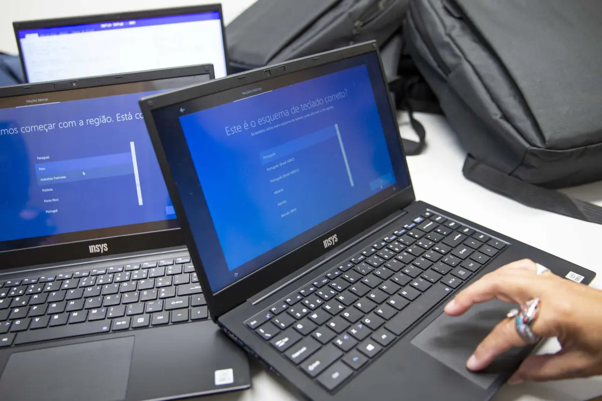 Imagem de contexto do artigo Pais pedem “reflexão” sobre provas digitais