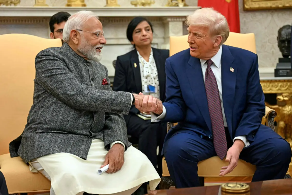 O primeiro-ministro indiano, Narendra Modi, com o presidente dos EUA, Donald Trump