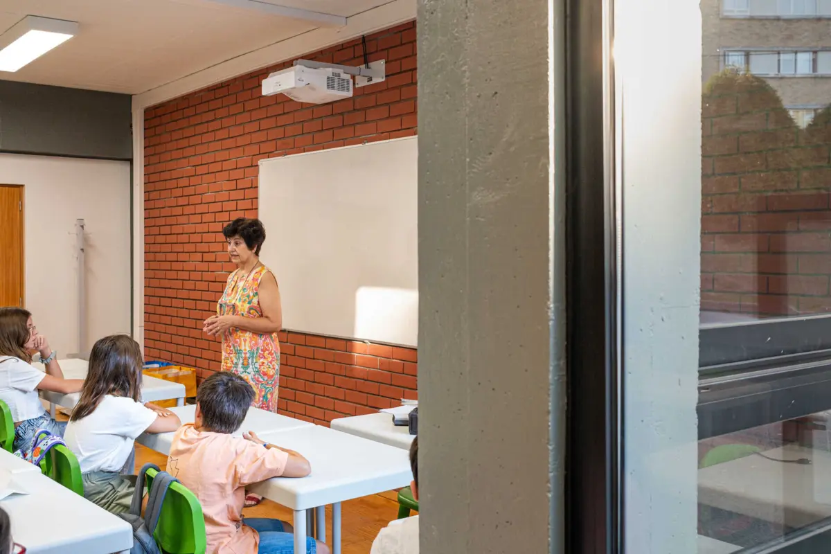 Imagem de contexto do artigo Alunos já regressaram às aulas: "Este frenesim e este barulho faziam falta"