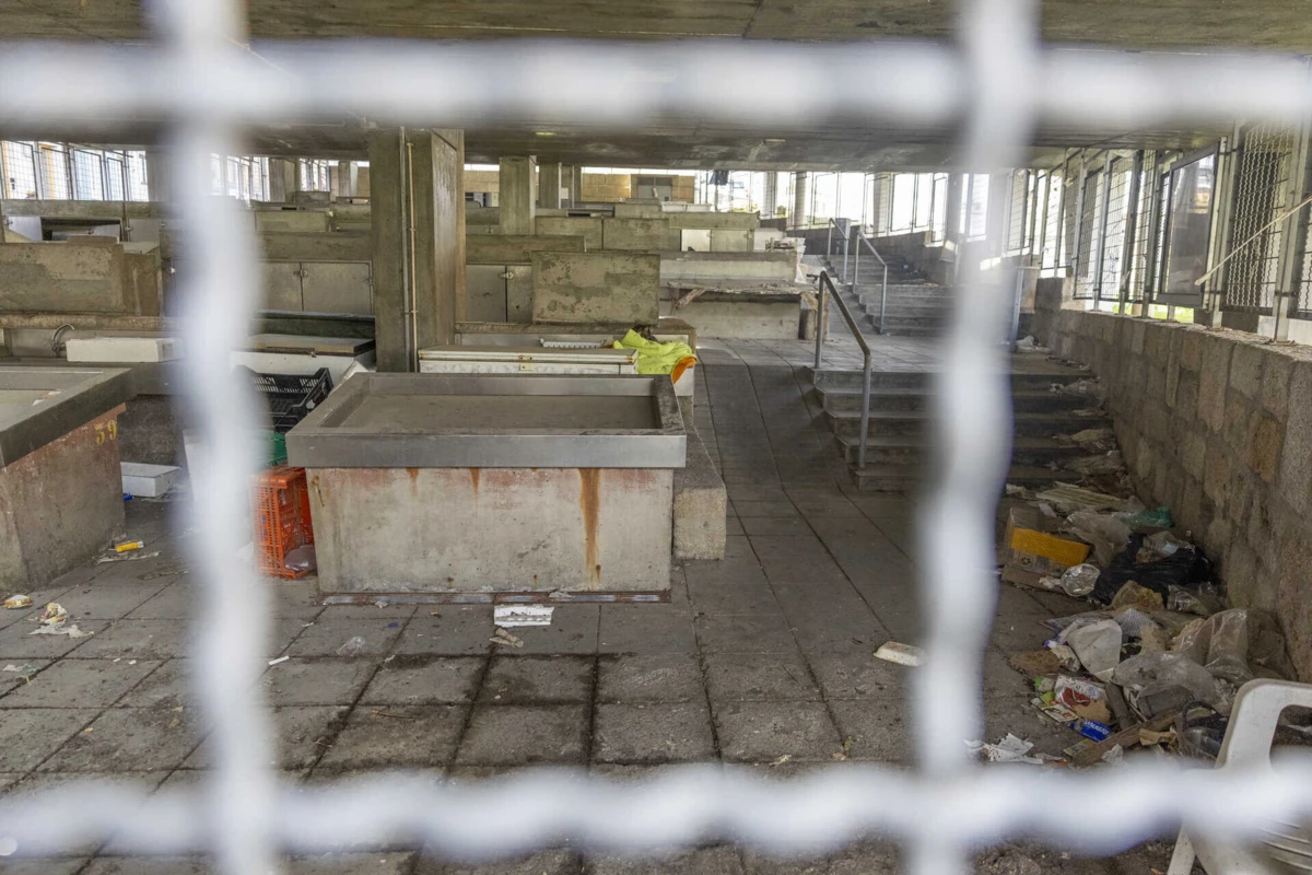 Consumo e tráfico de droga acontece diariamente junto ao antigo mercado