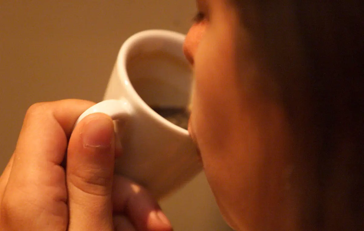 Estudo concluiu que hora do dia em que se toma café interfere nos benefícios para a saúde cardiovascular