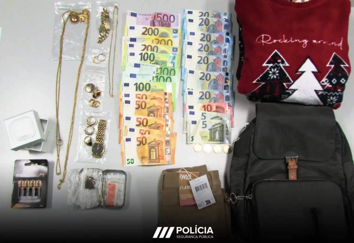 Suspeita foi detida e parte do material furtado foi recuperado