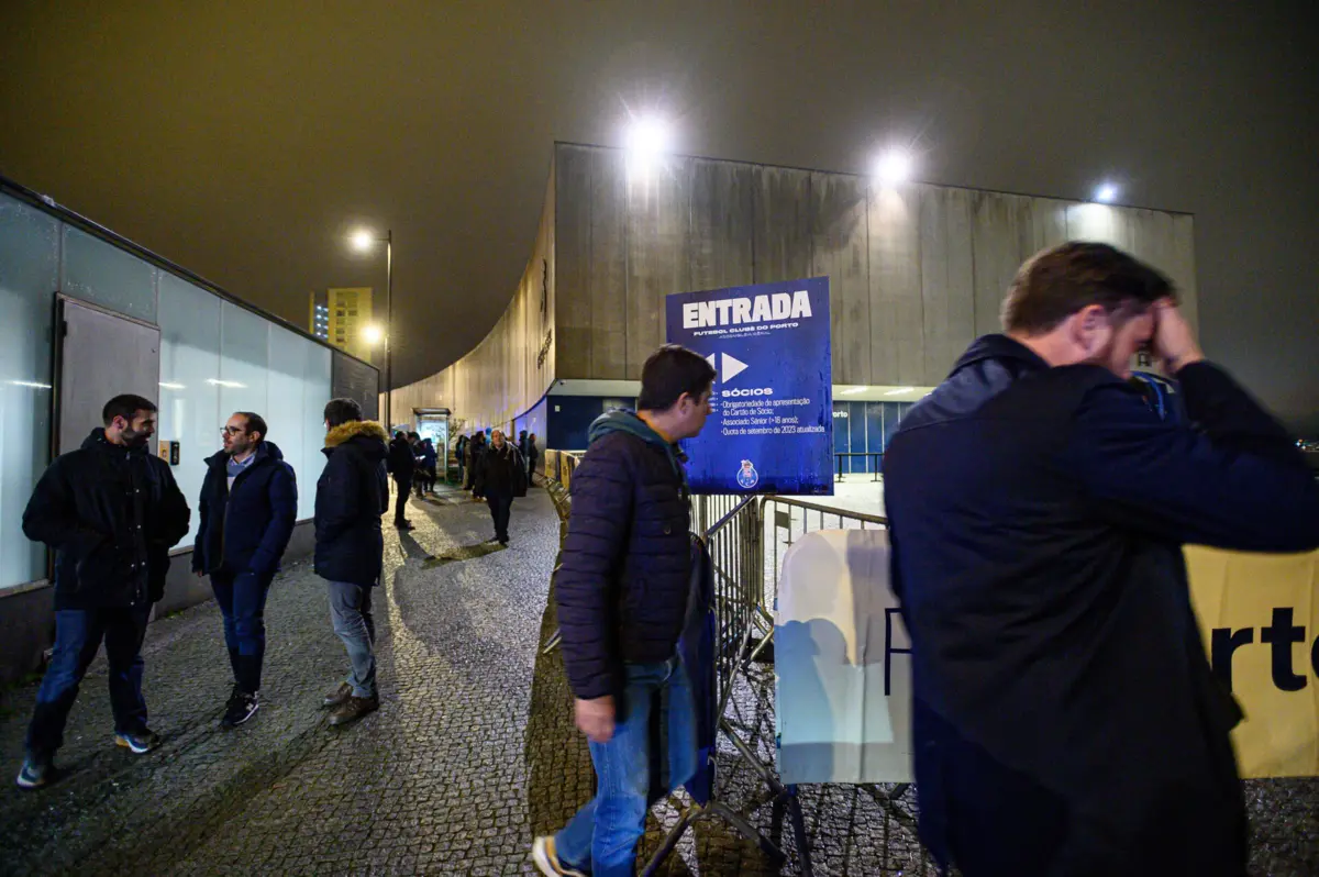 Imagem de contexto do artigo Pinto da Costa visa Villas-Boas: "Nunca vim a uma AG falar com um papel à frente"